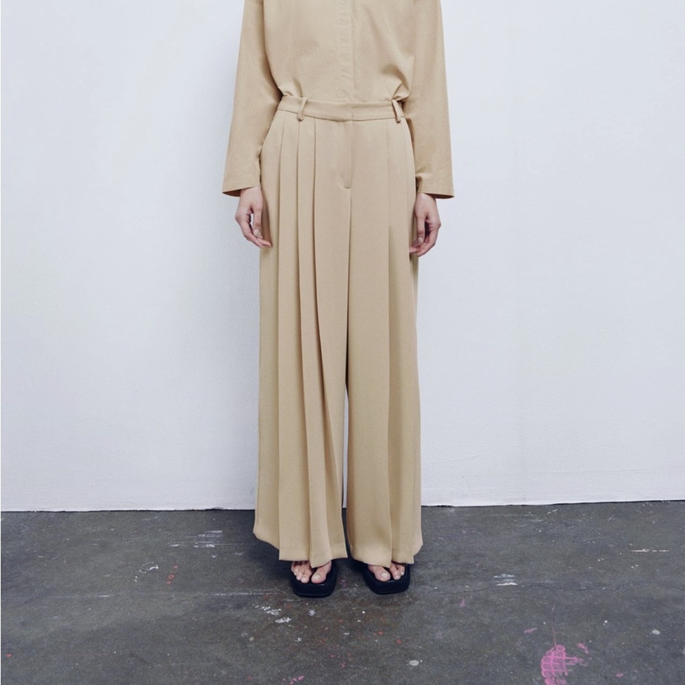 Pleated wide leg pants.